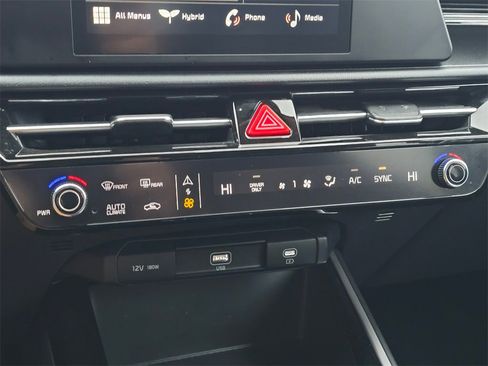 Used 2024 Kia Niro LX image 19