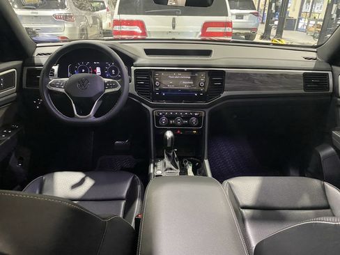 Used 2023 Volkswagen Atlas Cross Sport SE FWD image 2
