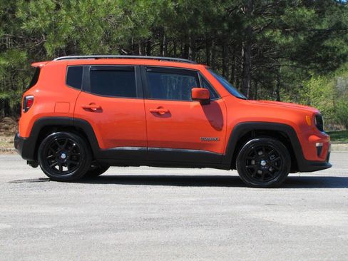 Used 2020 Jeep Renegade Latitude w/ Popular Equipment Group image 5