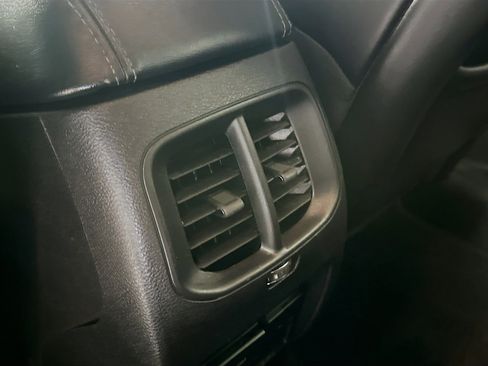 Used 2019 Jeep Cherokee Limited image 27