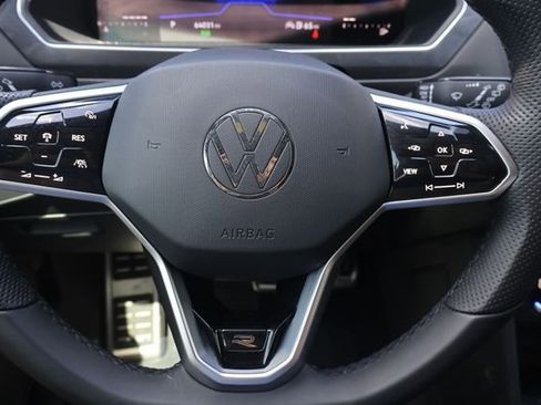 Certified 2022 Volkswagen Tiguan SE R-Line FWD image 19