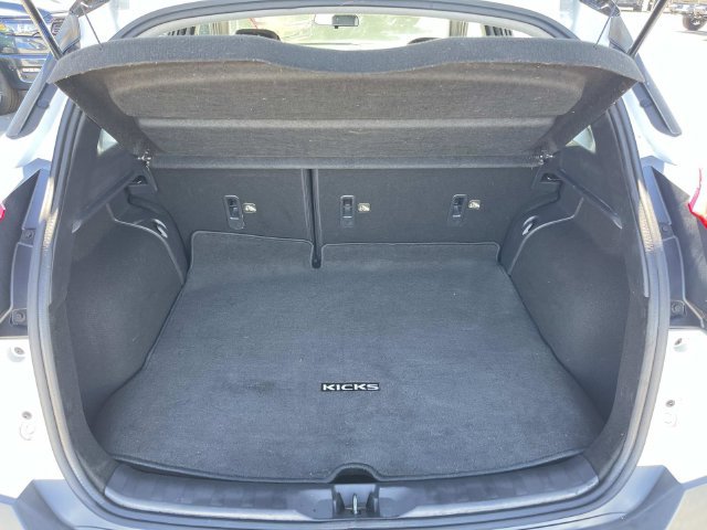 Used 2020 Nissan Kicks SR w/ SR Premium Package FWD image 12