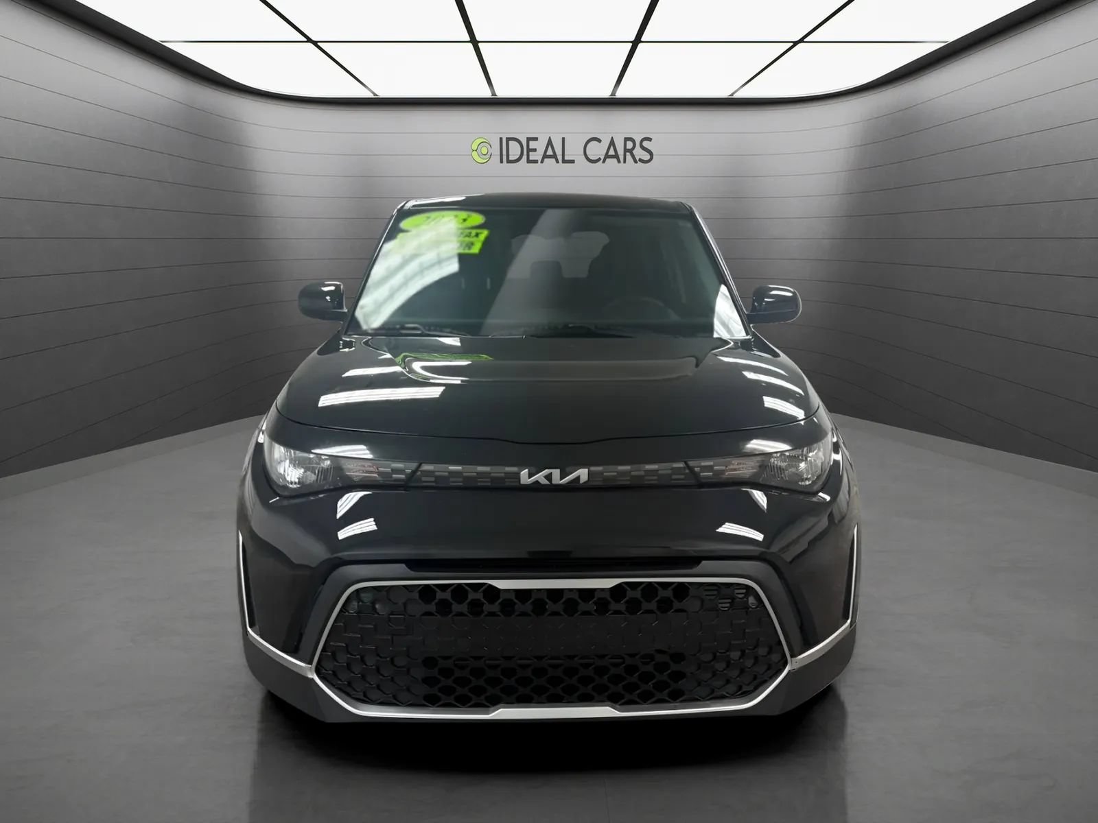 Used 2023 Kia Soul LX w/ LX Technology Package FWD image 2