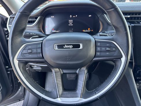 Used 2022 Jeep Grand Cherokee Limited image 11