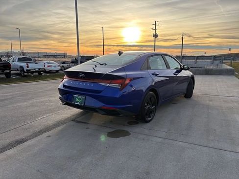 Used 2023 Hyundai Elantra SEL w/ Cargo Package image 3