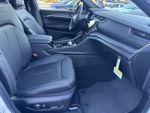 New 2025 Jeep Grand Cherokee L Overland image 13