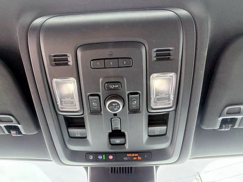 Used 2023 GMC Yukon AT4 w/ AT4 Premium Plus Package AWD/4WD image 18