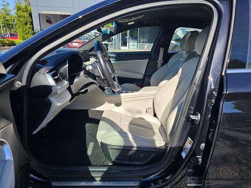 Used 2025 Genesis G70 2.5T AWD/4WD image 17