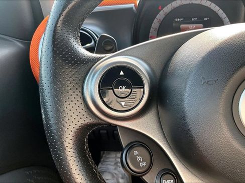 Used 2016 smart fortwo passion RWD image 16