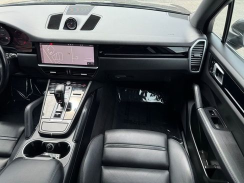 Used 2021 Porsche Cayenne image 31