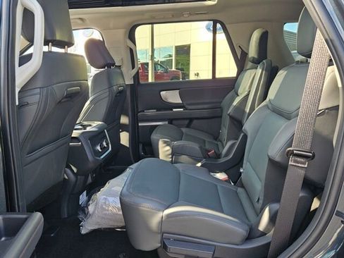 New 2025 Ford Expedition Active image 7