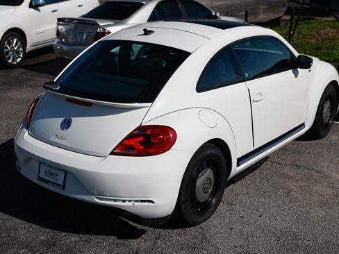 Used 2013 Volkswagen Beetle Turbo FWD image 16