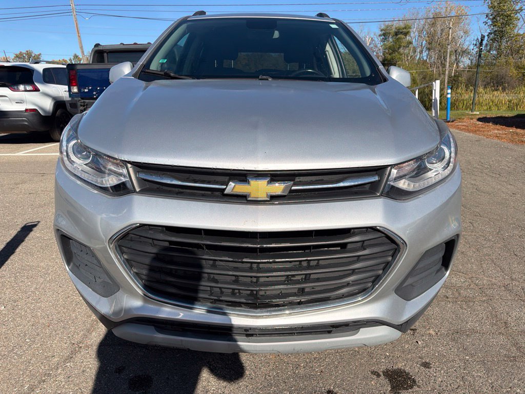 Used 2018 Chevrolet Trax LT w/ LT Convenience Package AWD/4WD image 2