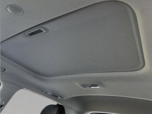 Used 2024 Hyundai Venue SEL image 25