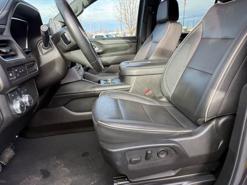 Used 2024 GMC Yukon XL SLT image 7