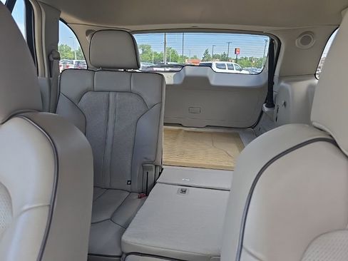 Used 2012 Lincoln MKX FWD image 7