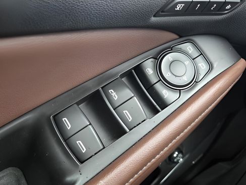 Used 2018 Buick Enclave Avenir w/ Avenir Technology Package image 33