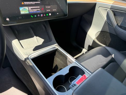 Used 2023 Tesla Model Y 2WD image 13