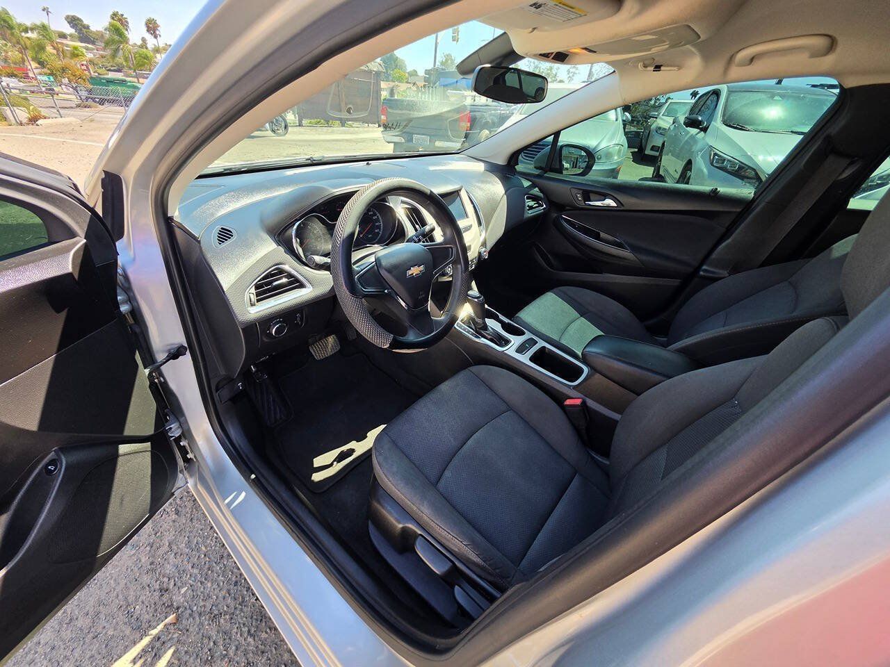 Used 2018 Chevrolet Cruze LS FWD image 20