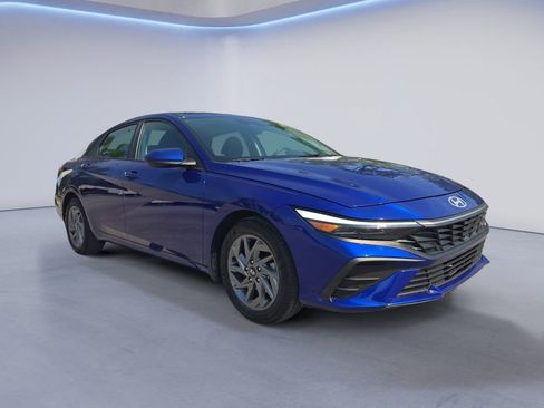 Used 2024 Hyundai Elantra SEL FWD image 7