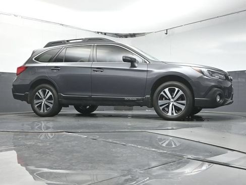 Used 2018 Subaru Outback 3.6R Limited AWD/4WD image 33