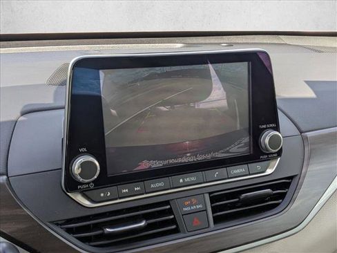 Used 2024 Nissan Altima 2.5 SV image 12