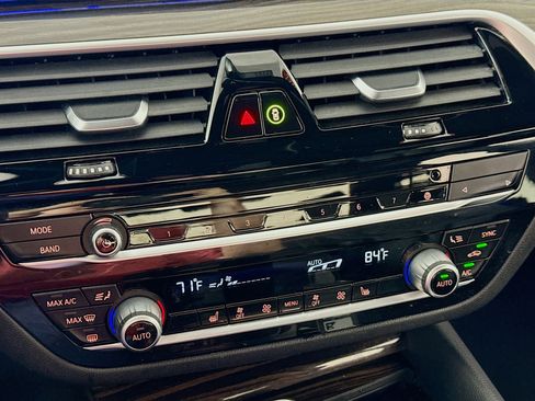 Used 2022 BMW 530i xDrive w/ Premium Package image 20