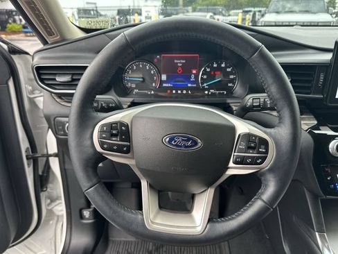 Certified 2022 Ford Explorer Limited w/ Equipment Group 301A RWD image 15