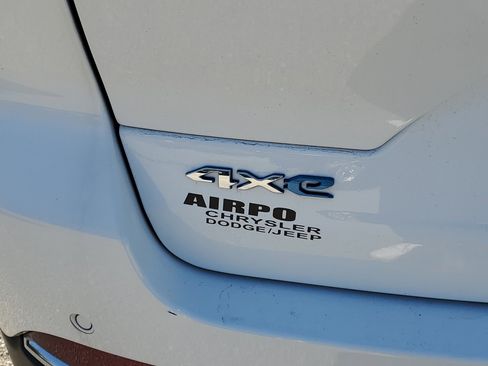 Used 2022 Jeep Grand Cherokee Limited 4xe image 9