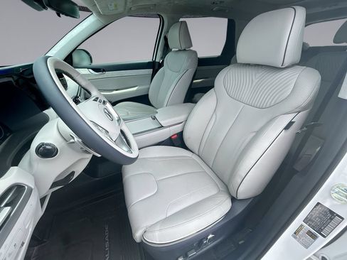 Used 2025 Hyundai Palisade Calligraphy FWD image 4