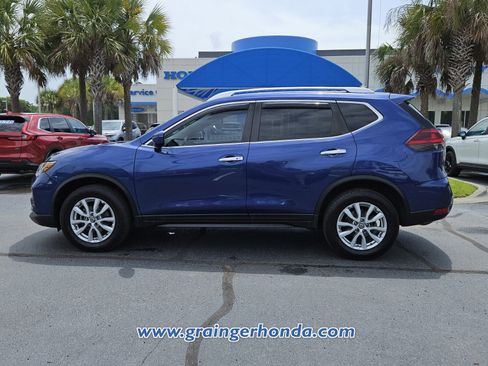Used 2020 Nissan Rogue SV AWD/4WD image 2