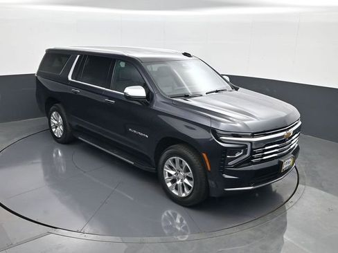 Used 2025 Chevrolet Suburban Premier AWD/4WD image 16