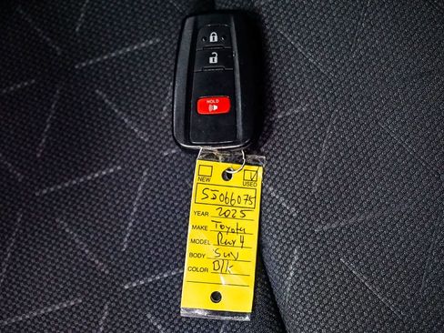 Used 2025 Toyota RAV4 XLE image 22