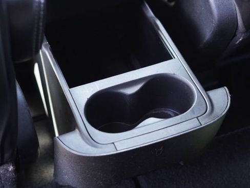 Used 2025 Chrysler Pacifica Select FWD image 32