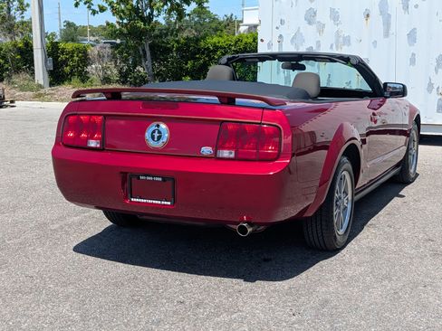 Used 2005 Ford Mustang Deluxe image 4