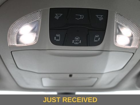Used 2023 Chrysler Pacifica Touring-L FWD image 23