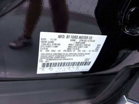 Used 2020 Ford Explorer Platinum w/ Premium Technology Package AWD/4WD image 42