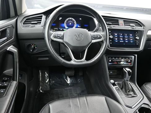 Used 2024 Volkswagen Tiguan SE FWD image 19