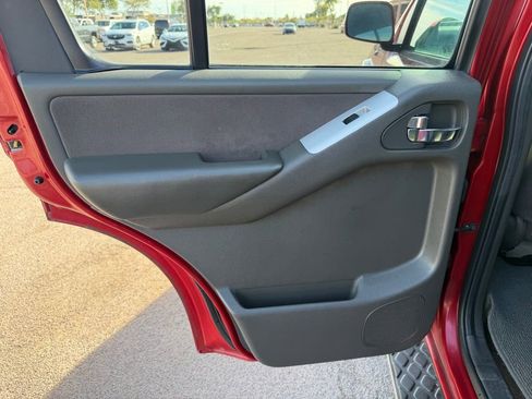 Used 2011 Nissan Pathfinder SV image 27