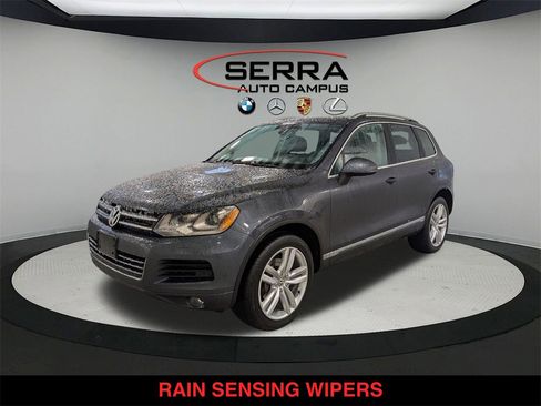 Used 2012 Volkswagen Touareg Sport image 7