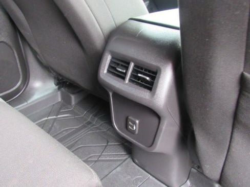Used 2024 Chevrolet Equinox LT FWD image 10