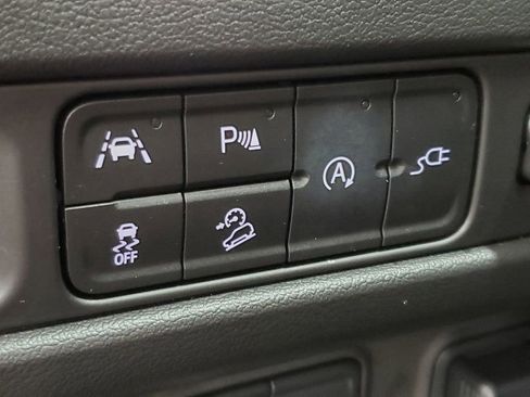 Used 2021 Chevrolet Tahoe Premier w/ Premium Package image 32