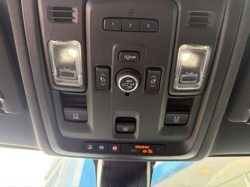 Used 2022 Chevrolet Suburban RST w/ Luxury Package AWD/4WD image 25