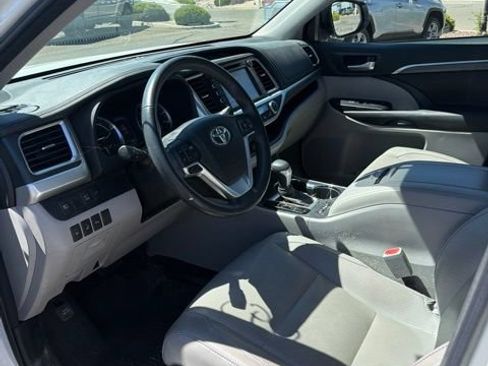 Used 2017 Toyota Highlander Limited Platinum AWD/4WD image 17