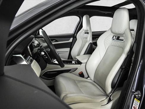 Used 2022 Jaguar F-PACE SVR image 17