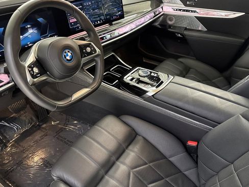 Certified 2023 BMW i7 xDrive60 w/ Executive Package 2 AWD/4WD image 4