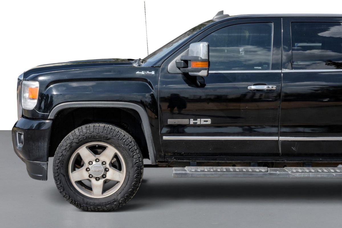 Used 2017 GMC Sierra 2500 SLT w/ All Terrain HD Package AWD/4WD image 10