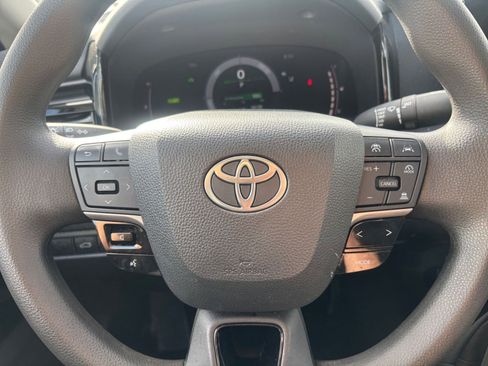 Used 2025 Toyota Camry LE image 27