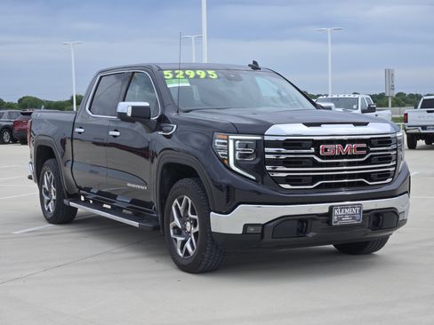 Used 2024 GMC Sierra 1500 SLT AWD/4WD image 3