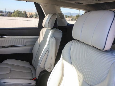 Used 2023 Hyundai Palisade Calligraphy image 19